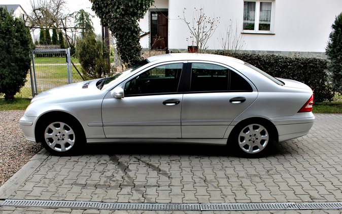 Mercedes-Benz Klasa C cena 19900 przebieg: 246600, rok produkcji 2006 z Pakość małe 211